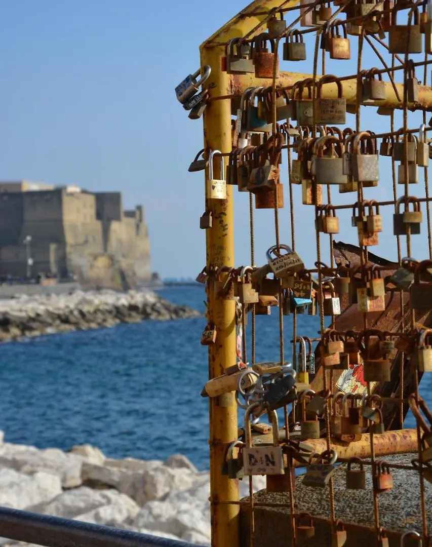 Bed and Breakfast Dimora Megaride Napoli Italia